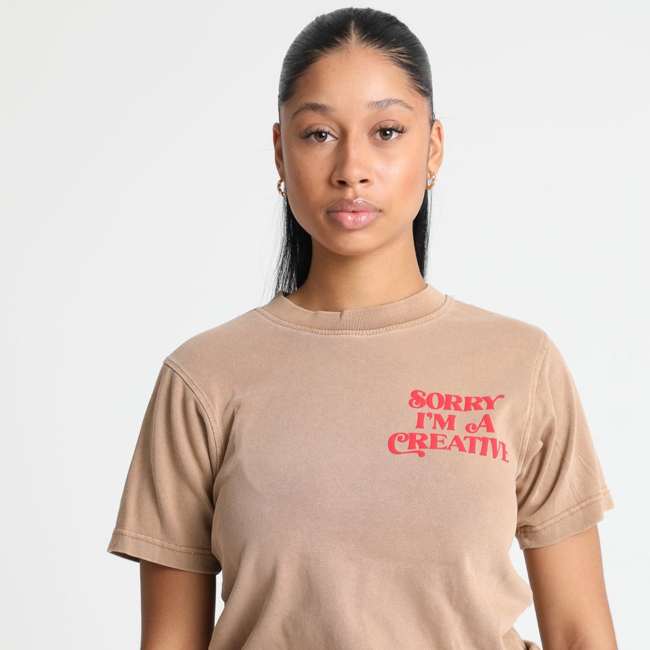 Sorry I'm A Creative - T-Shirt (Khaki + Red)